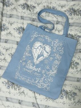 Madison Beer Locket Tour VIP Tote